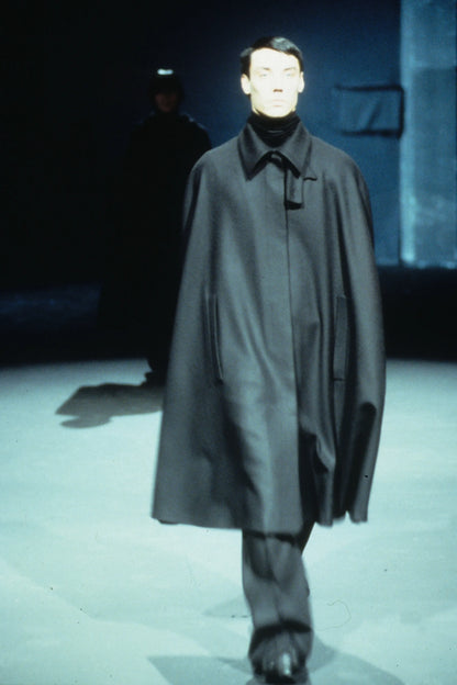 Raf Simons Autumn / Winter 1999 Wool Black Cape – david casavant Raf Simons Autumn / Winter 1999 Wool Black Cape – david casavant