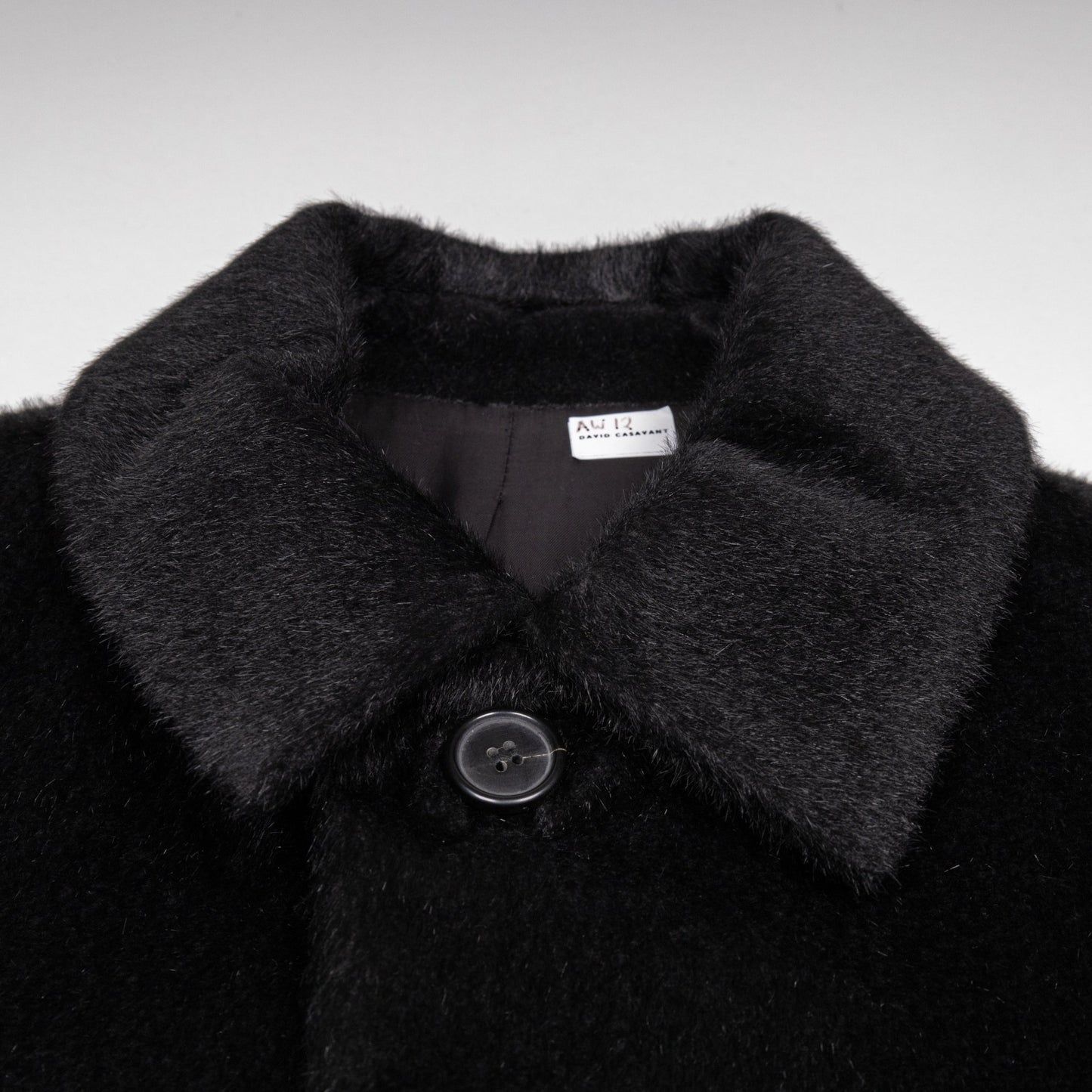 Raf Simons 가을/겨울 2012 “Muppet Fur” 블랙 코트